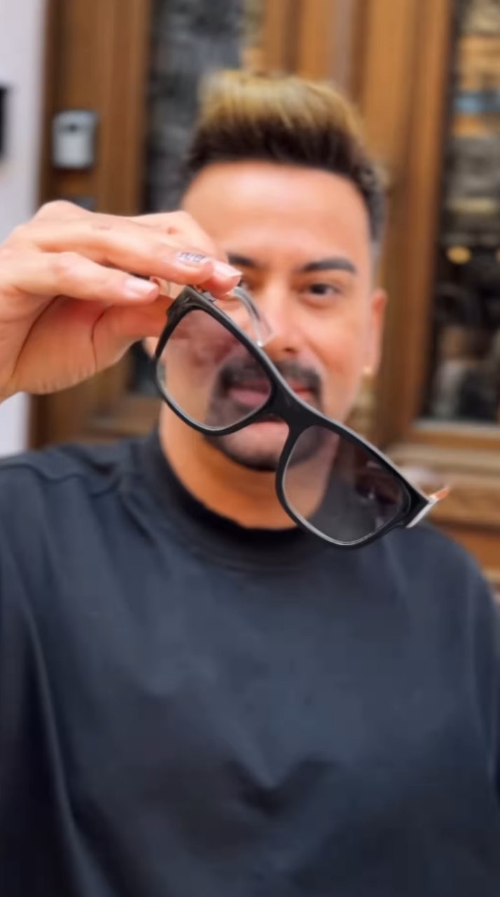 Найдорожчі - окуляри. Амадор Лопес показав стильний вуличний лук і розкрив його ціну (відео)